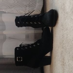NWOT Torrid Heeled Booties